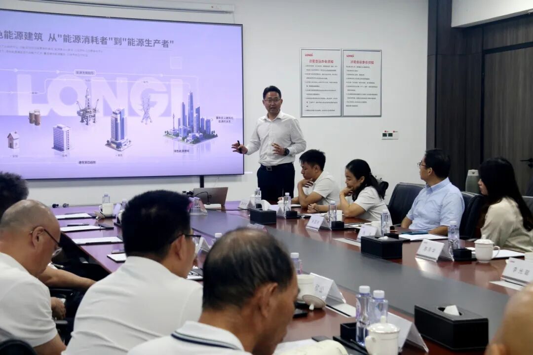 容桂企业家代表团走进隆基鹤山工厂，共探绿色智造新路径